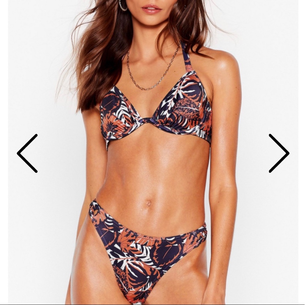🚫 SOLD 🚫 NWT! V-Neck Lead Bikini Set. 8 (Medium)